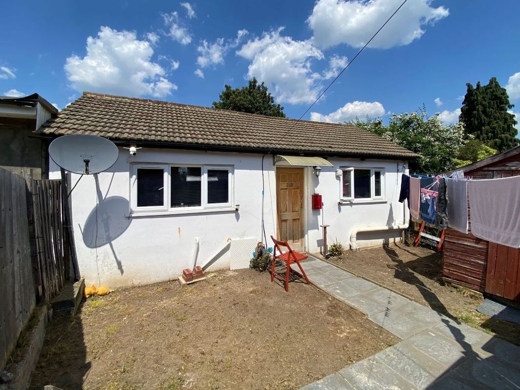 1 bed bungalow for sale in 39B Central Avenue, Enfield, Middlesex EN1
