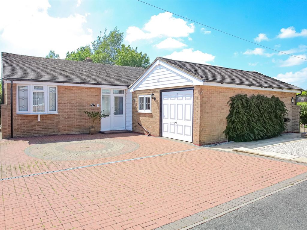 2 bed detached bungalow for sale in Uplands Rise, Little Bourton