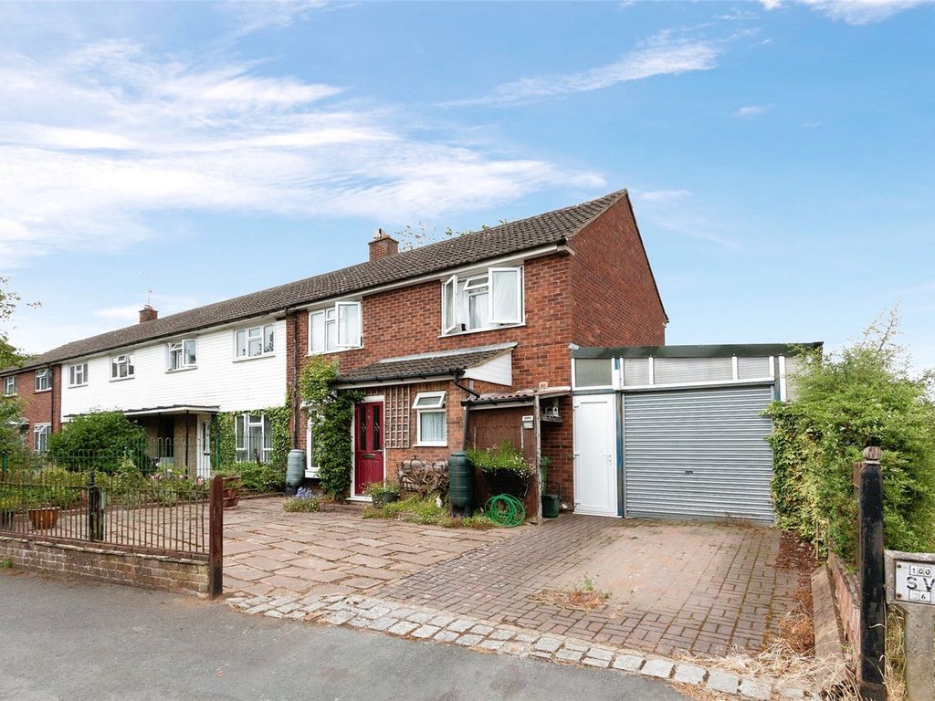 3 bed end terrace house for sale in Mitcham Road, Camberley, Surrey
