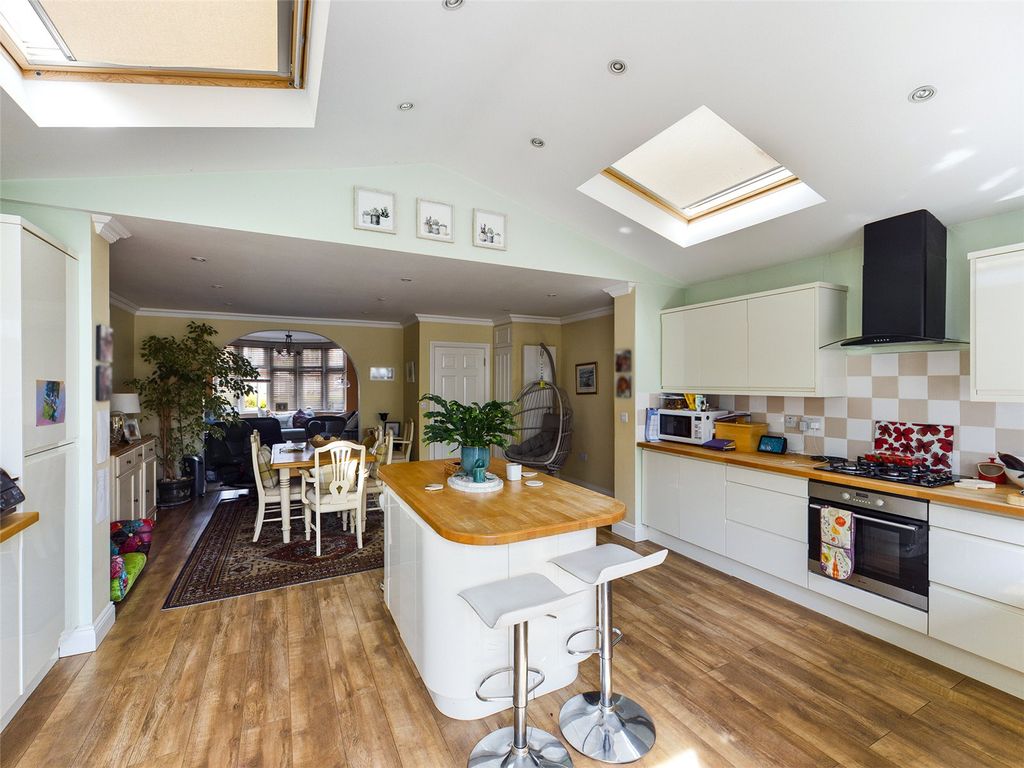 Ashview Gardens, Ashford, Surrey TW15  