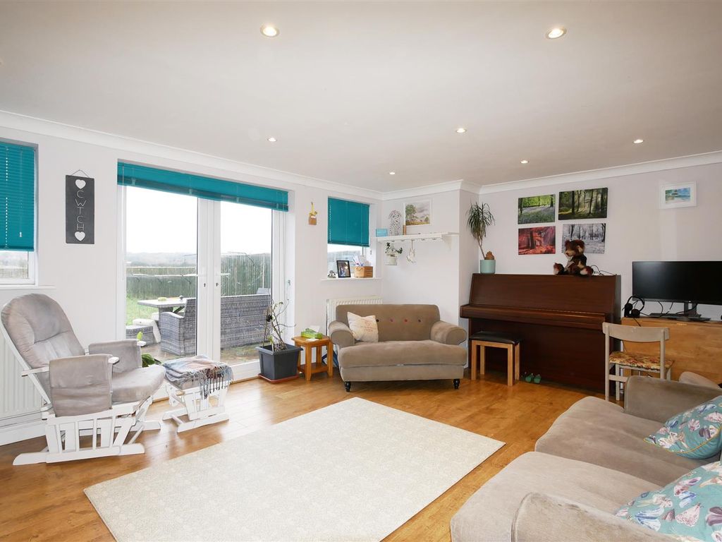 3 bed semidetached house for sale in Saxons Heath, Long Wittenham