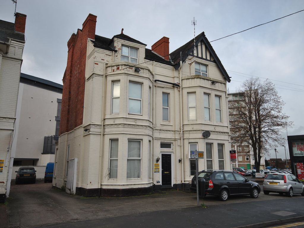 Studio to rent in Pavilion Road, West Bridgford, Nottingham NG2, £500