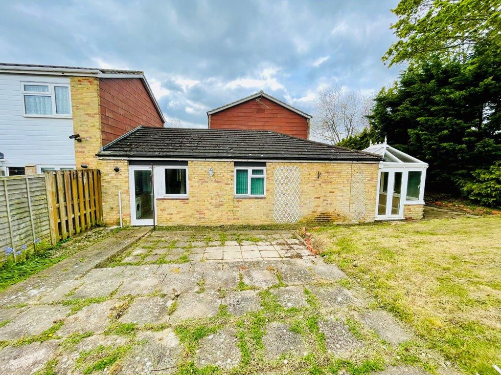 2 bed bungalow for sale in Wagner Close, Basingstoke RG22, £275,000