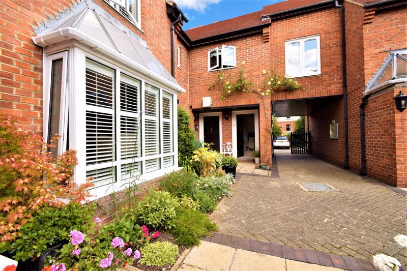 2 bed flat for sale in St Lucians Lane & Lower Wharf, Wallingford OX10