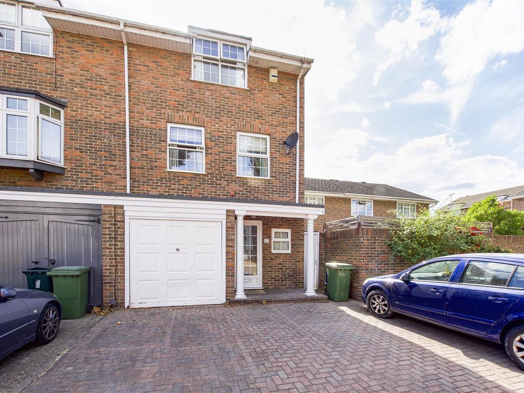 4 bed town house for sale in Clifden Road, Twickenham TW1, £1,100,000