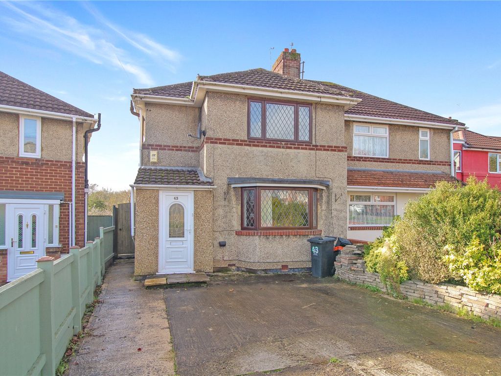 3 bed semidetached house for sale in Newburn Crescent, Swindon