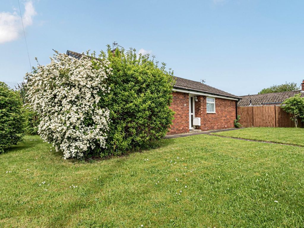 3 bed detached bungalow for sale in Mayfield Drive, Leigh WN7, £225,000