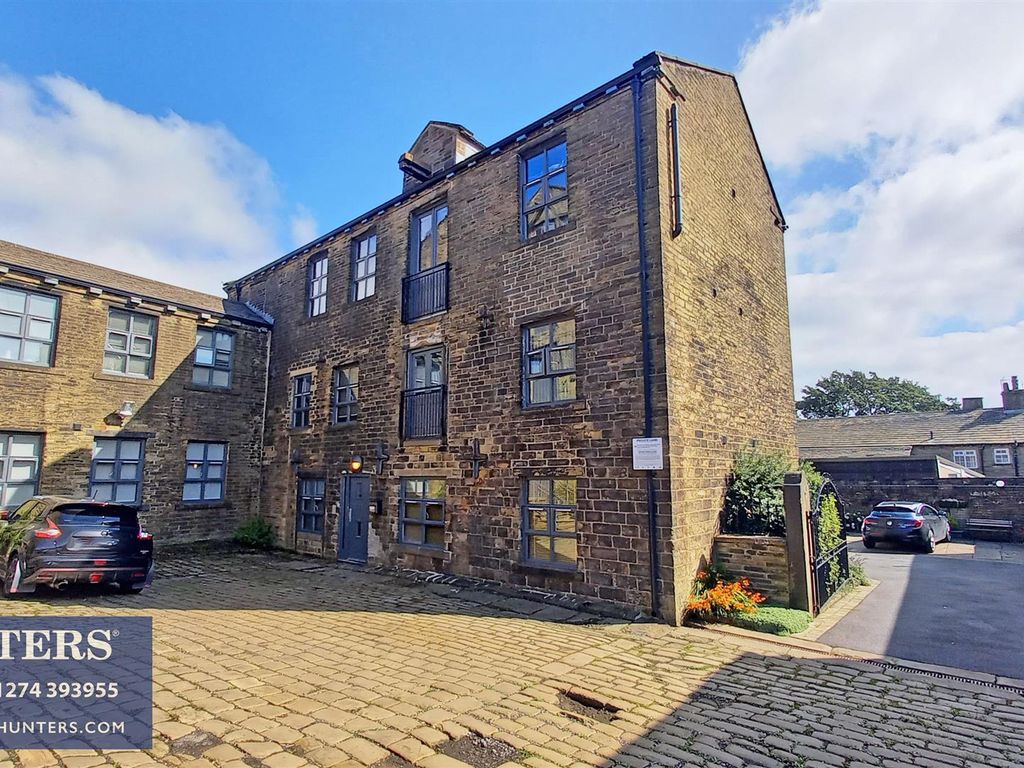 2 bed flat for sale in Highgate Mill Fold, Queensbury, Bradford BD13, £