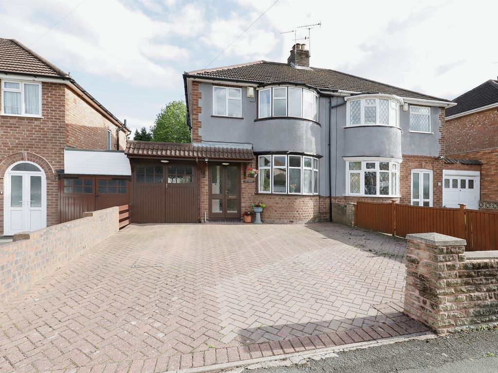 3 bed semidetached house for sale in Blakeley Avenue, Claregate