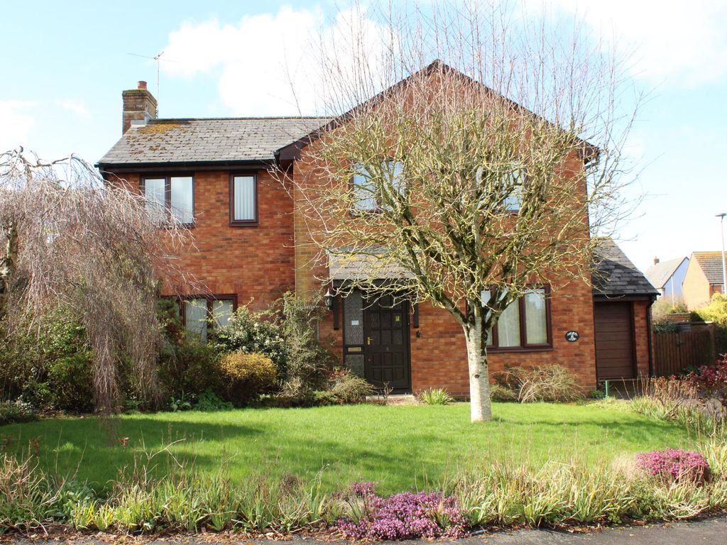 4 bed detached house for sale in Knowle Close, Cullompton, Devon EX15