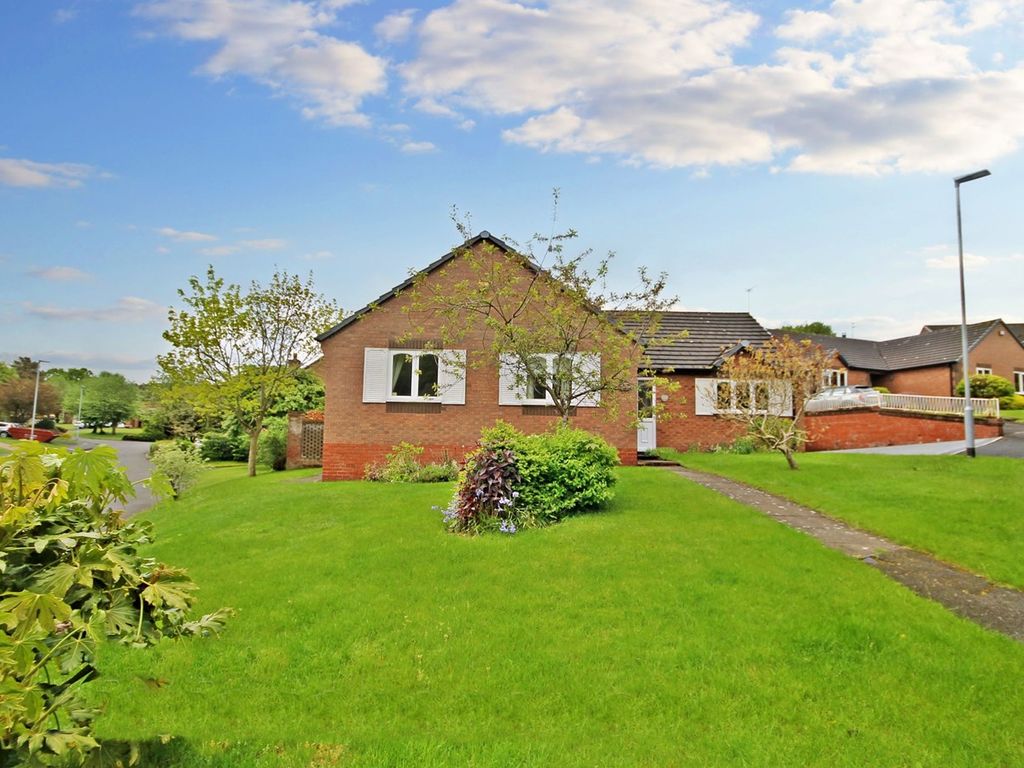 3 bed detached bungalow for sale in Chalfont Close, Appleton