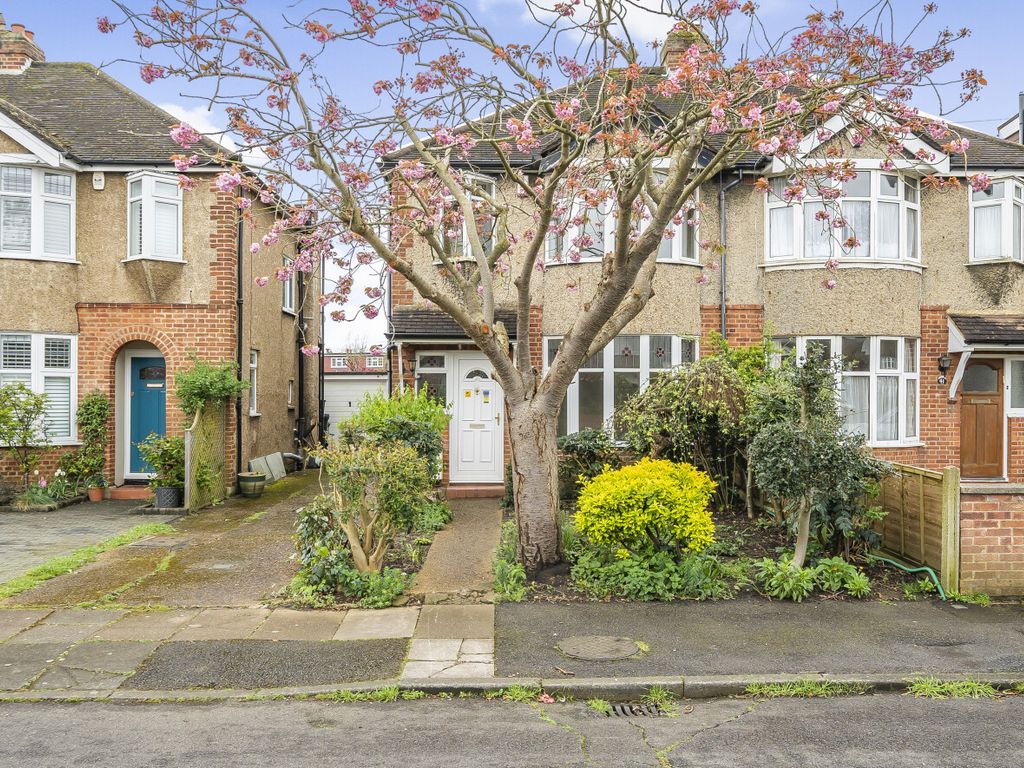3 bed semidetached house for sale in Staines, Surrey TW18, £450,000