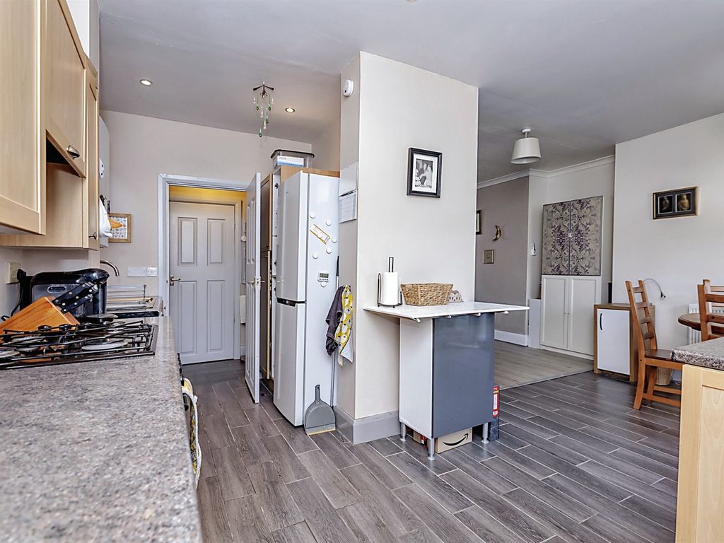 3 bed semidetached house for sale in Priesthills Road, Hinckley LE10