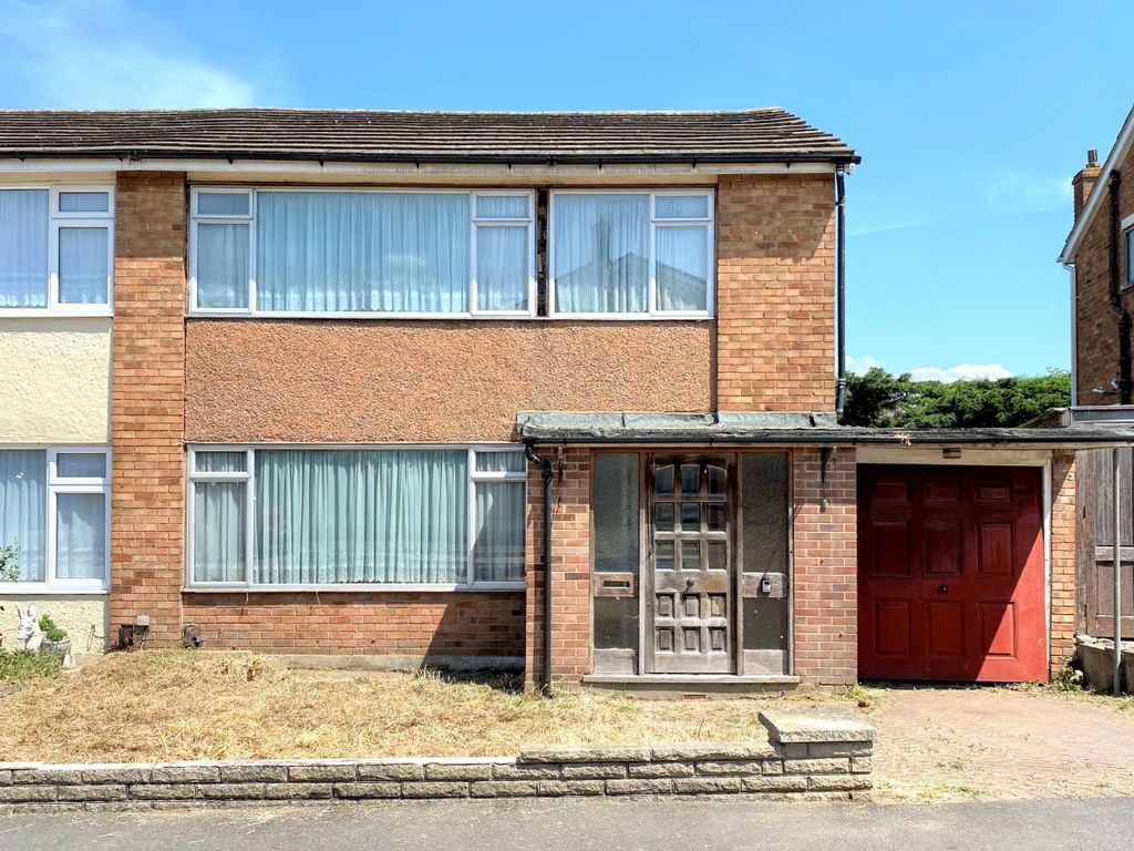 3 bed semidetached house for sale in Dunster Crescent, Hornchurch RM11