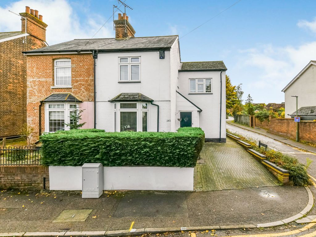 3 bed semidetached house for sale in Letchmore Road, Stevenage