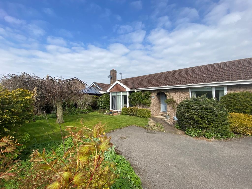 2 bed bungalow for sale in Field Lane, Thorpe Willoughby, Selby, North