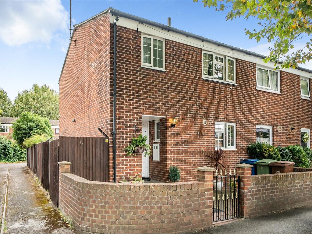 3 bed end terrace house for sale in Beatrice Road, London SE1, £750,000