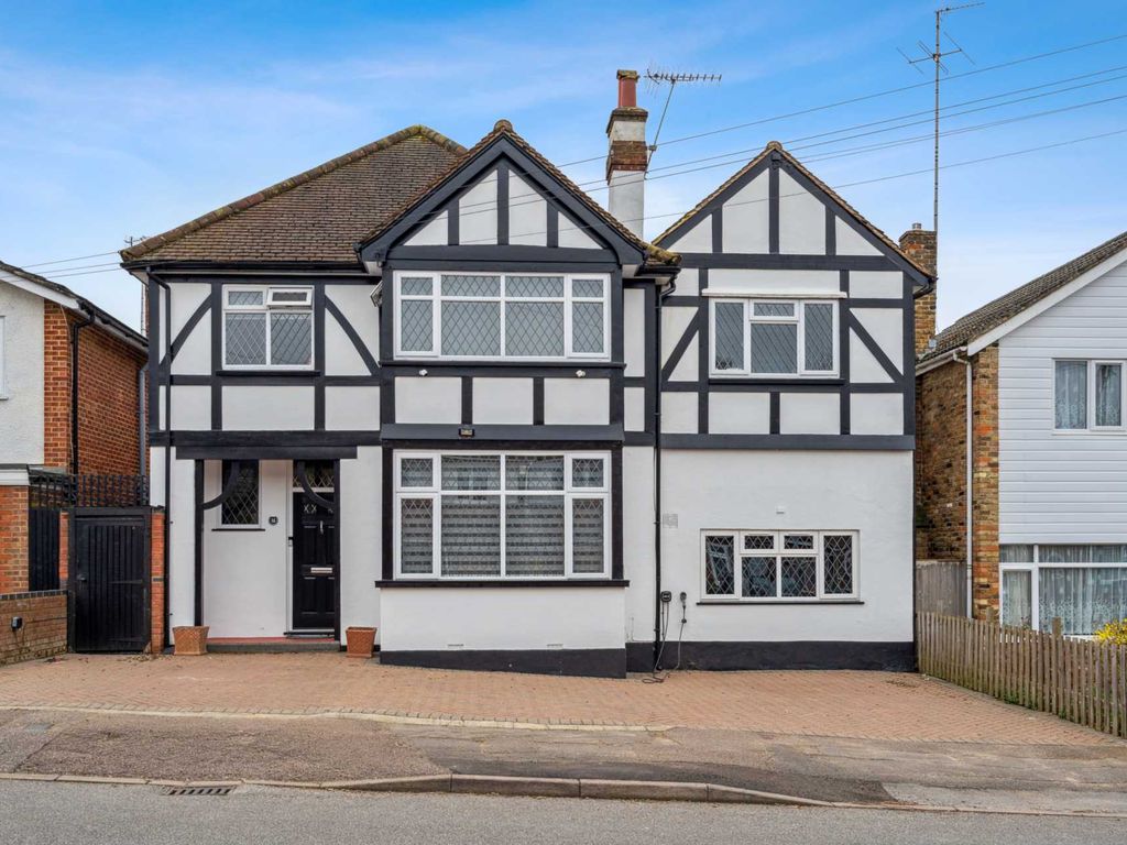 4 bed detached house for sale in Silverdale Road, Bushey WD23, £