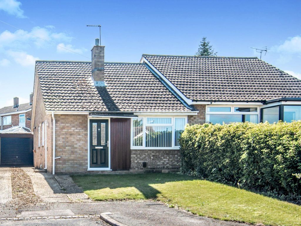 2 bed semidetached house to rent in Canons Close, Wootton