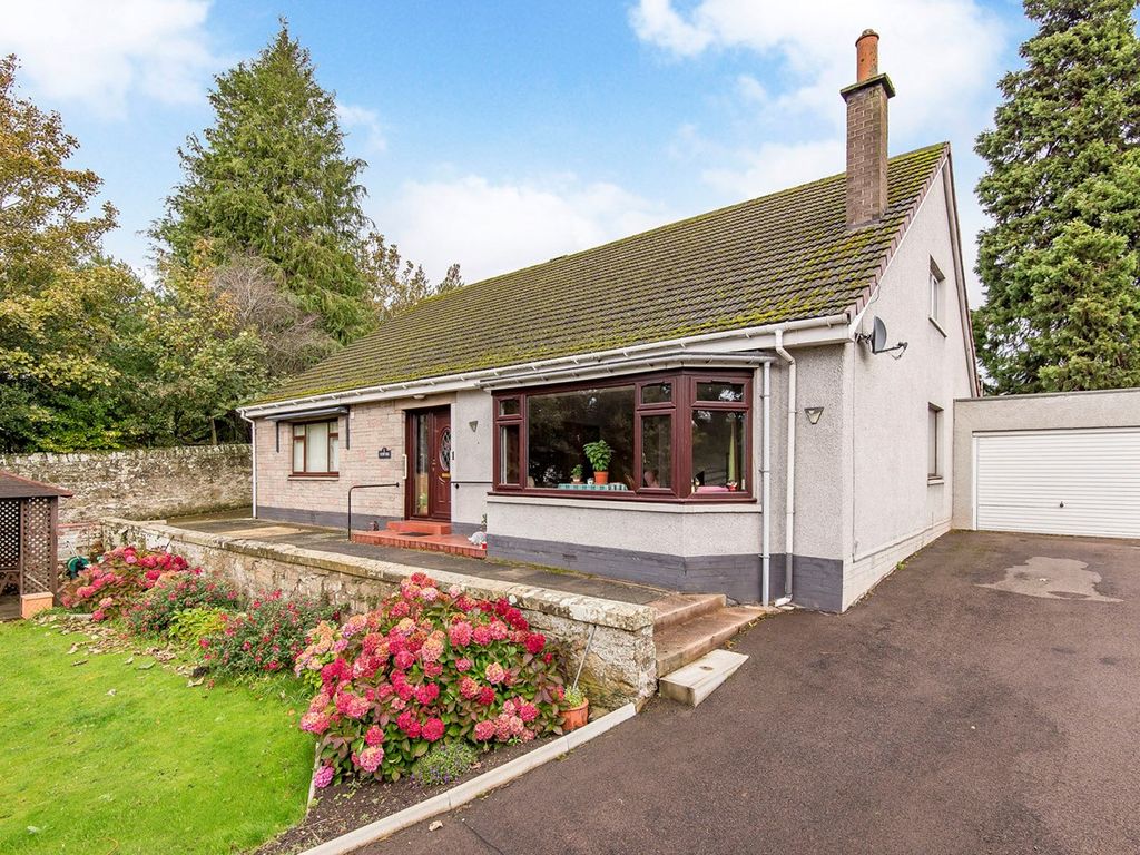 3 bed detached bungalow for sale in East Road, Cupar KY15, £375,000