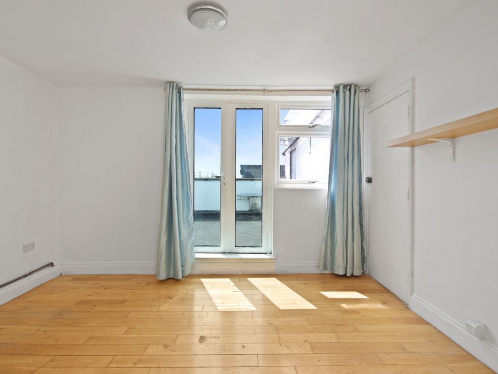 1 bed flat for sale in Romford Road, London E7, £210,000 Zoopla