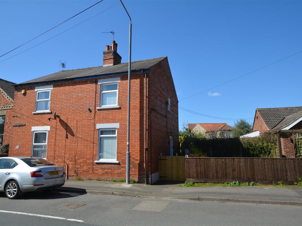 3 bed semidetached house for sale in Pinfold Lane, Balderton, Newark