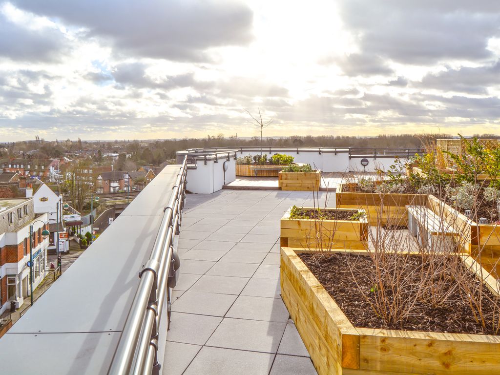 2 bed flat to rent in Bentinck Road, West Drayton UB7, £1,800 pcm Zoopla