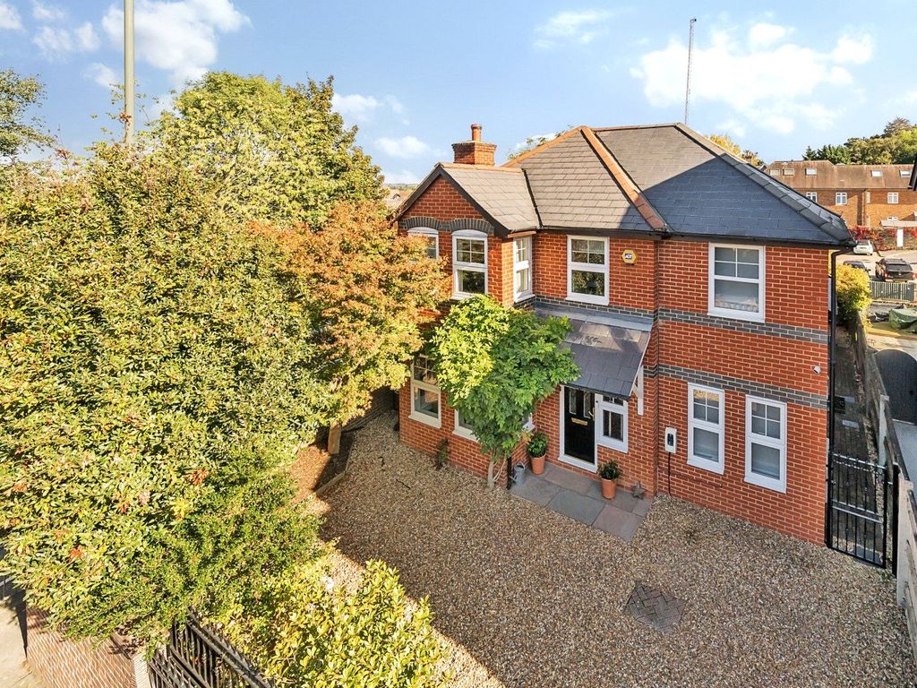 4 bed detached house for sale in Upper Queen Street, Godalming GU7, £