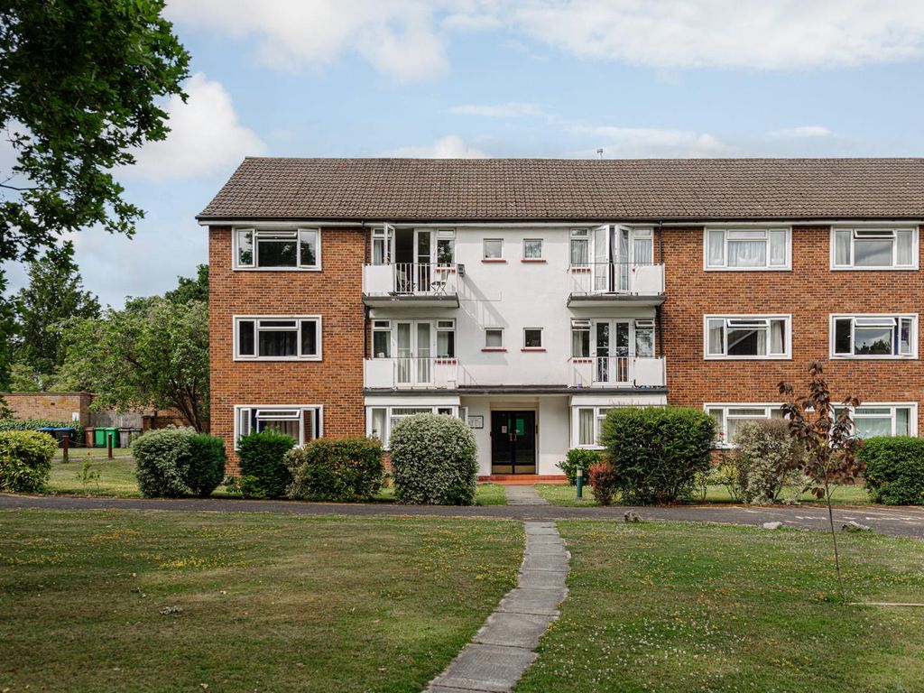 2 bed flat for sale in Lovelace Gardens, Surbiton KT6 Zoopla