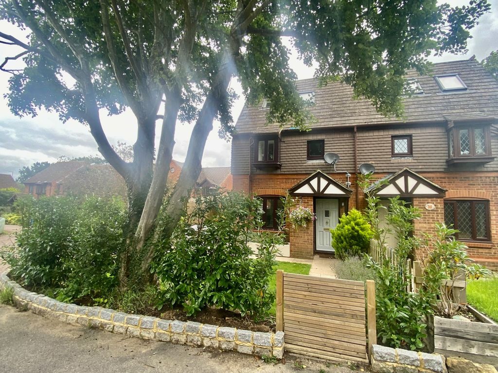 2 bed end terrace house for sale in Simkins Close, Winkfield Row