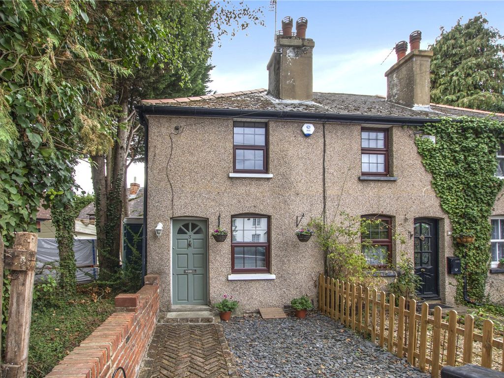 2 bed end terrace house for sale in Wrotham Road, Meopham, Gravesend