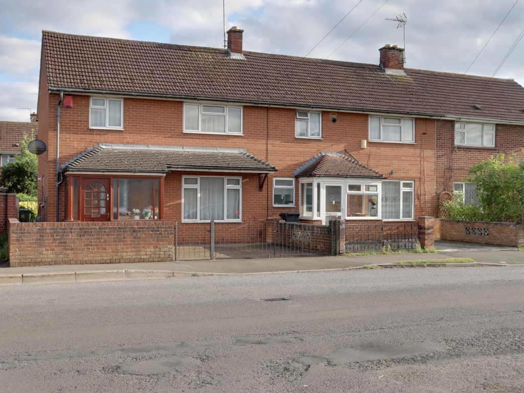 3 bed end terrace house for sale in Frobisher Drive, Swindon SN3, £