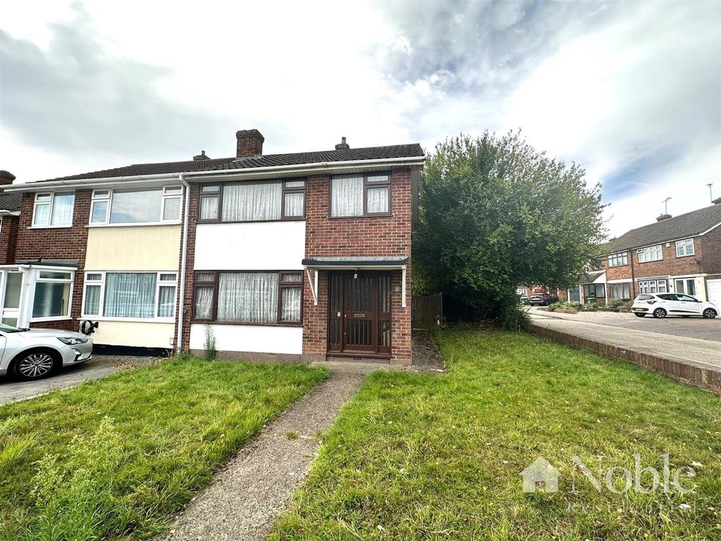 3 bed semidetached house for sale in Hedingham Road, Hornchurch RM11