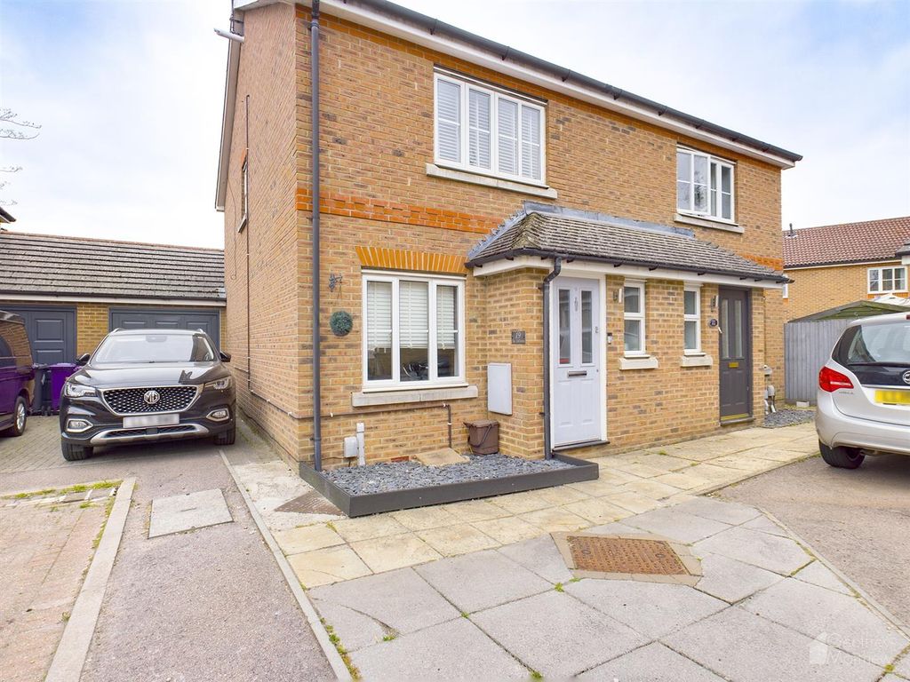 3 bed semidetached house for sale in The Chilterns, Great Ashby