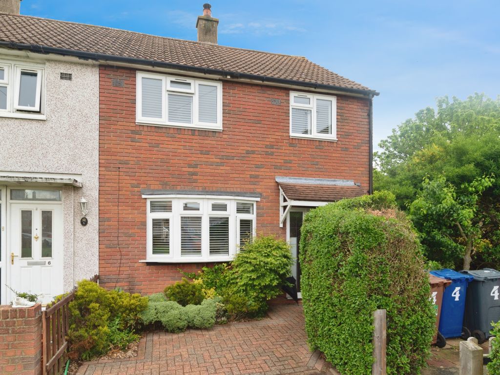 2 bed end terrace house for sale in Dunkellin Grove, South Ockendon