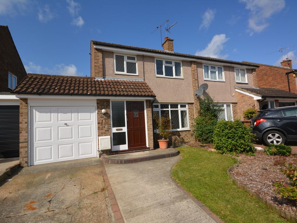 3 bed semidetached house to rent in Ketleys, Galleywood CM2, £1,350