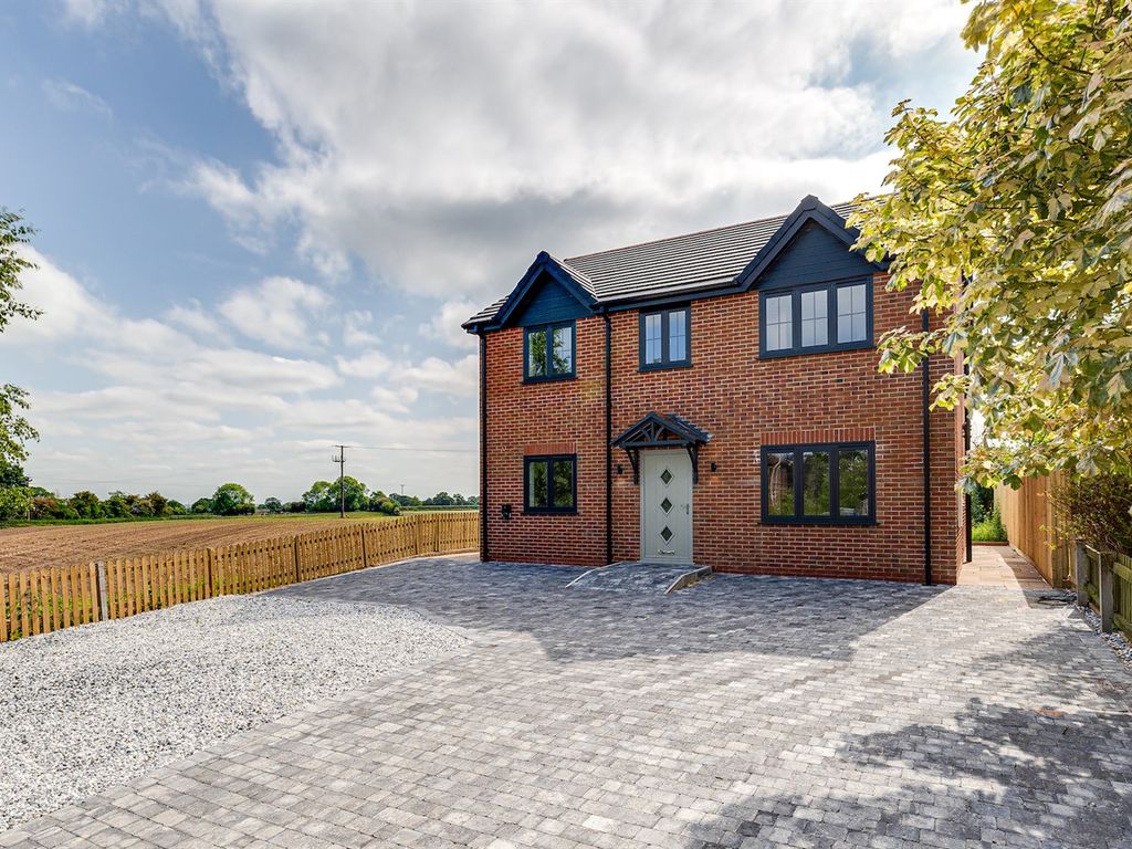 New home, 4 bed detached house for sale in Hilbre Bank, Alpraham