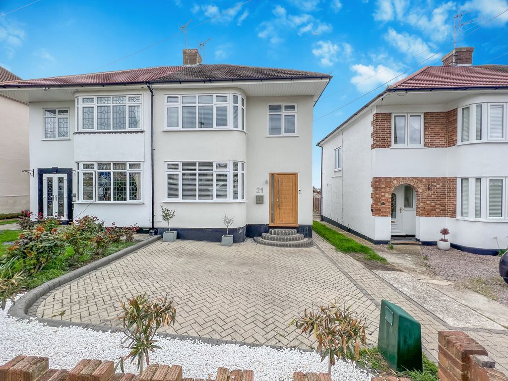 3 bed semidetached house for sale in Belchamps Way, Hockley SS5 Zoopla