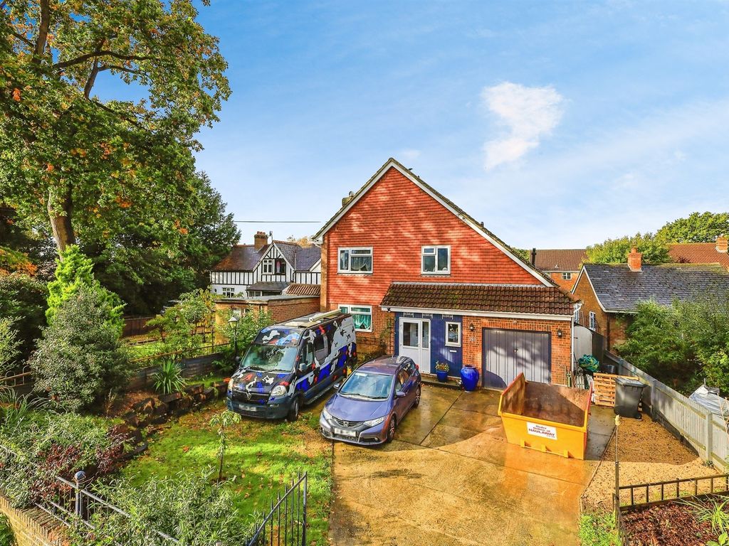 4 bed detached house for sale in London Road, Hailsham BN27, £525,000