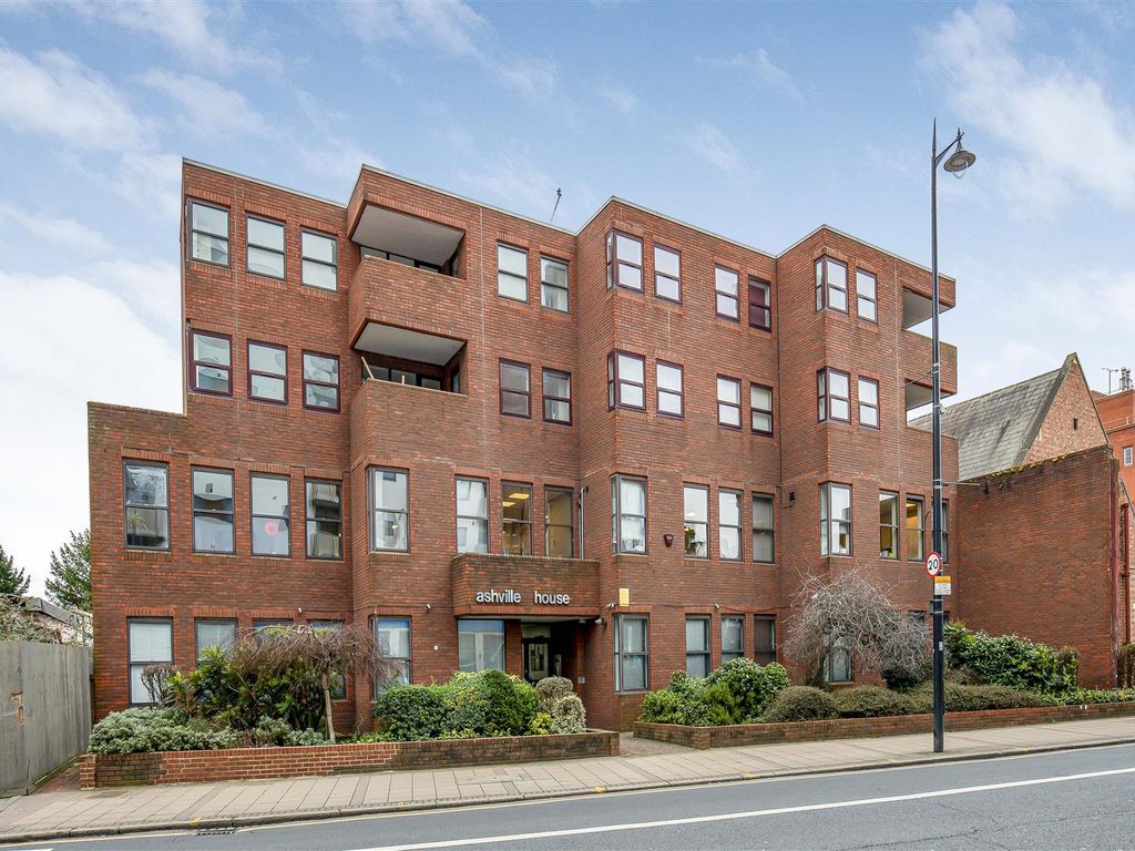 2 bed flat to rent in Ashville House, 131 The Broadway, Wimbledon SW19