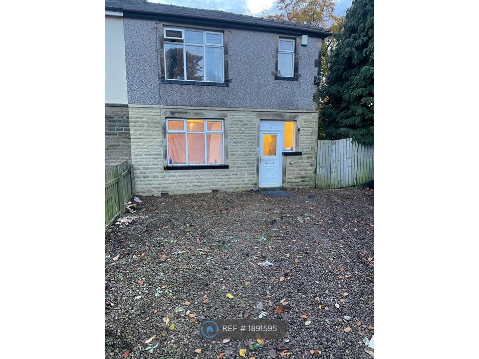 3 bed semidetached house to rent in Killinghall Avenue, Bradford BD2