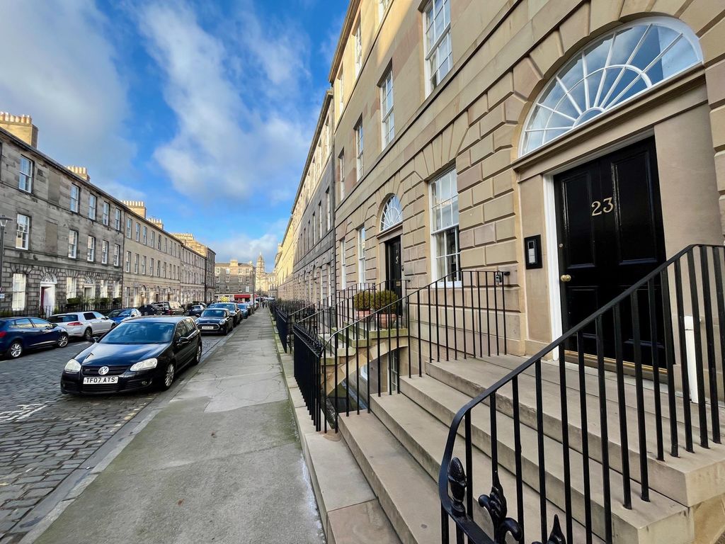 2 bed flat to rent in Clarence Street, Edinburgh EH3, £1,750 pcm Zoopla