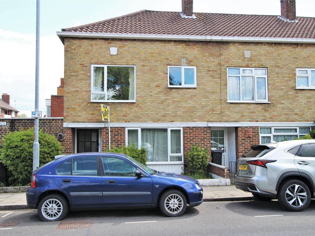 3 bed property to rent in Jubilee Terrace, Southsea, Hants PO5, £1,500