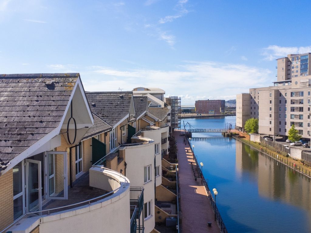 3 bed flat for sale in Adventurers Quay, Cardiff CF10, £350,000 Zoopla