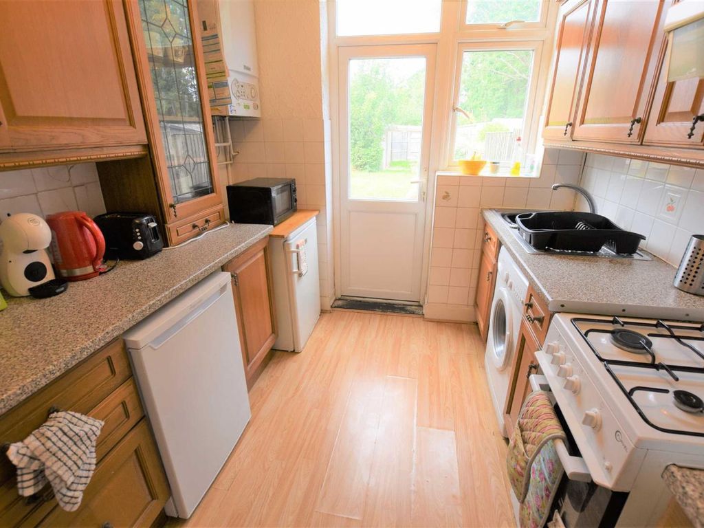 3 bed terraced house to rent in Mayfield Avenue, London N12 Zoopla