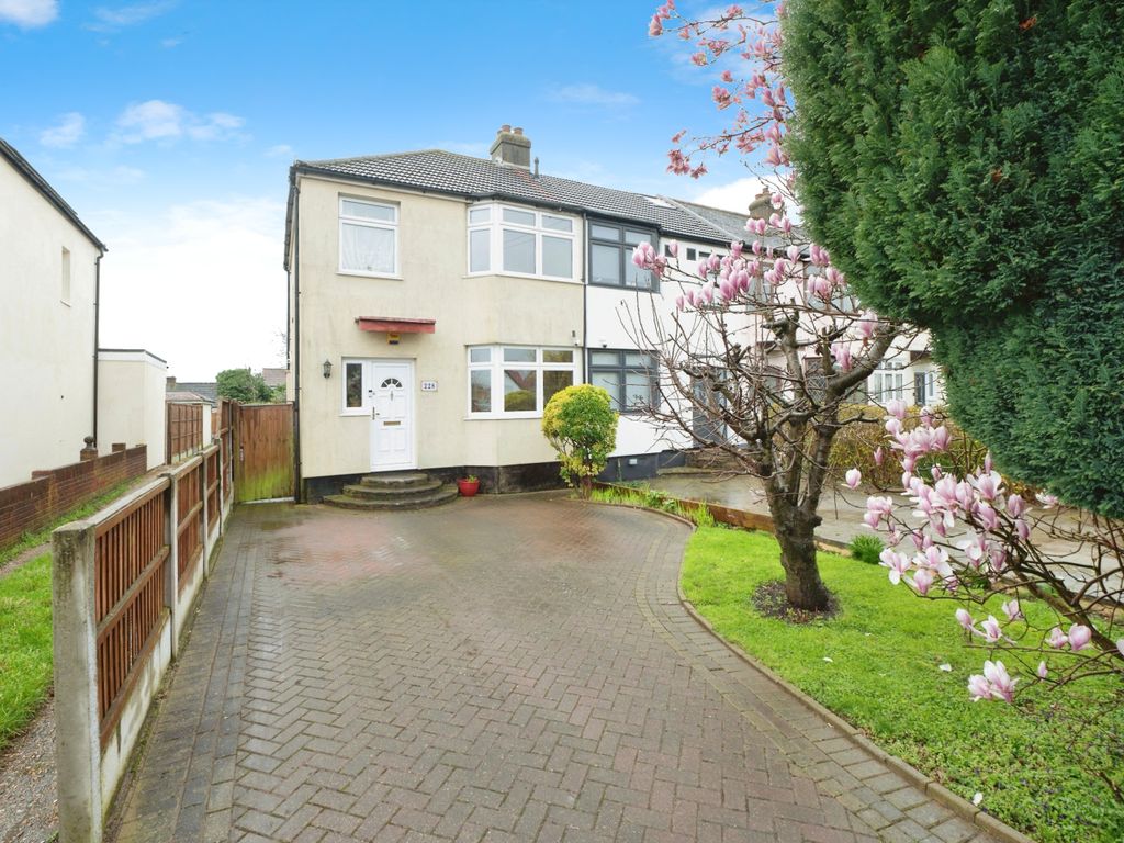 3 bed end terrace house for sale in Southend Arterial Road, Hornchurch