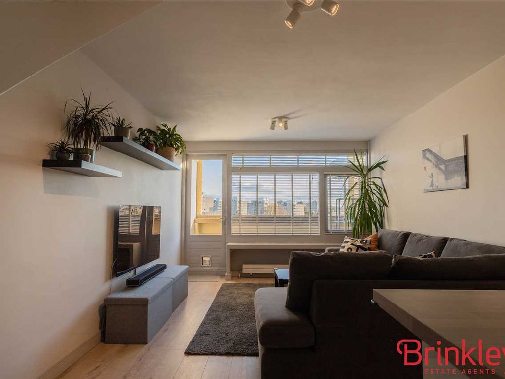 2 bed flat to rent in Dunbridge House, Highcliffe Drive, London SW15, £2,000 pcm Zoopla