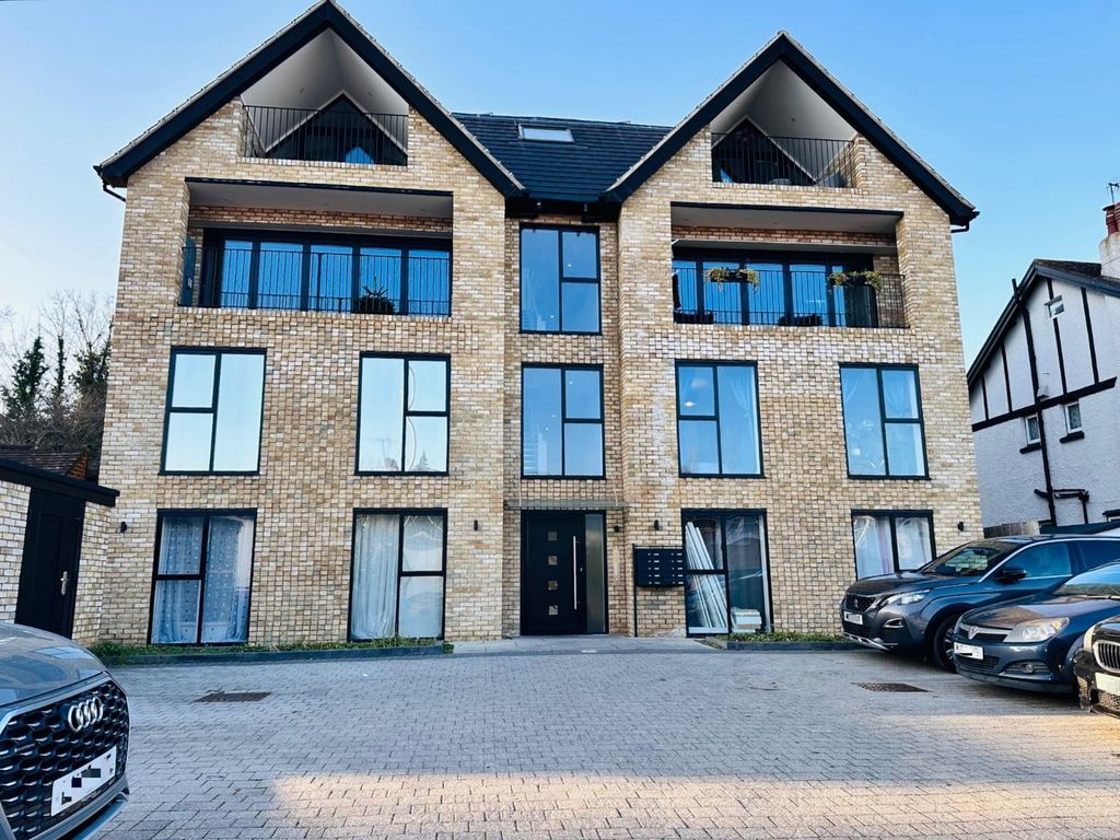 3 bed flat for sale in Brighton Road, Coulsdon CR5 Zoopla