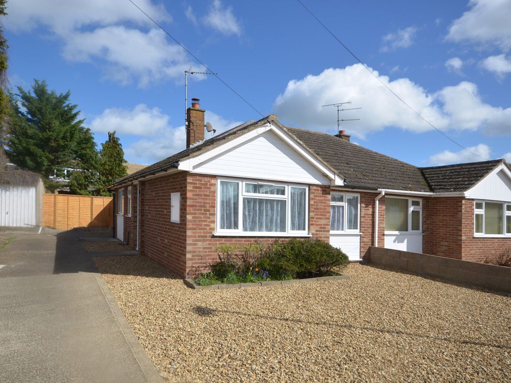 3 bed semidetached bungalow for sale in Twyford Avenue, Raunds