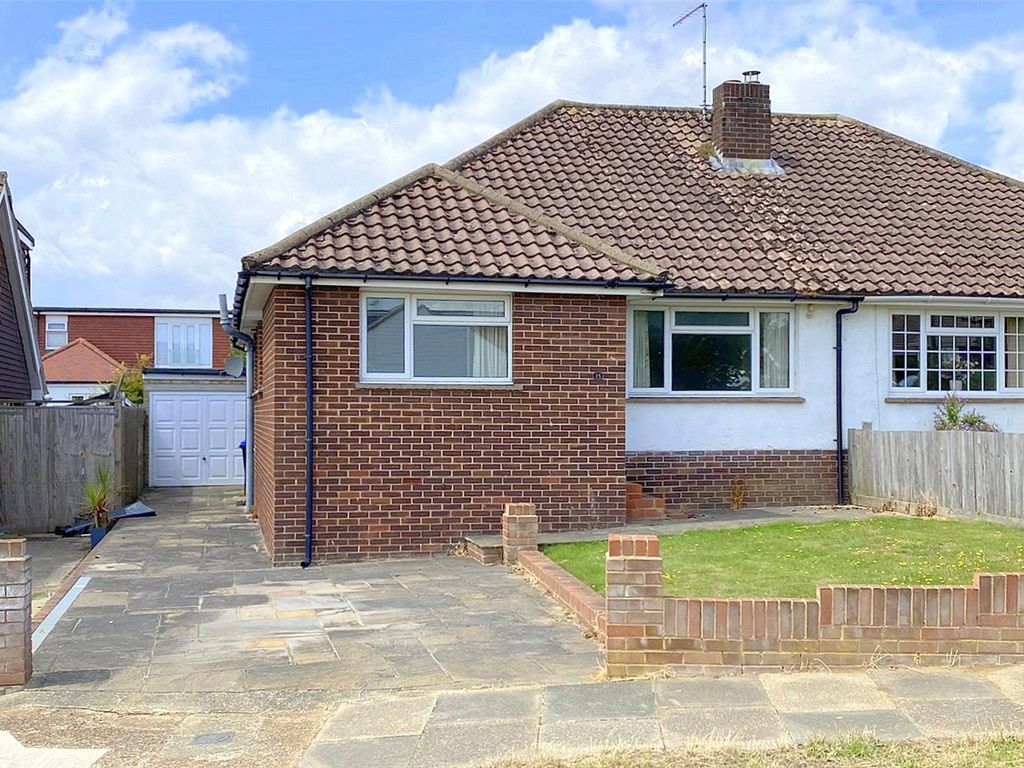 3 bed bungalow for sale in Greenoaks, North Lancing, West Sussex BN15